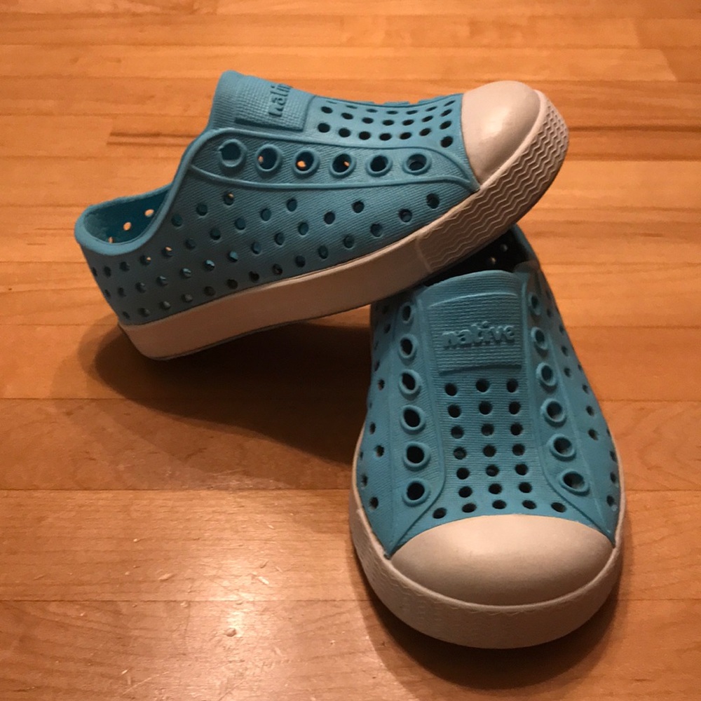 Native shoes size 5 child